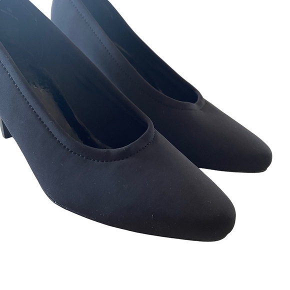 NWT Dressbarn Black Heels size 6 neoprene material no flaws - Picture 2 of 8